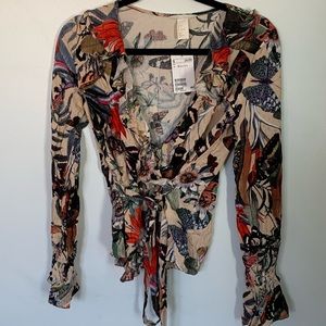 💜3/$35!💜 NWT H&M Ruffle Flutter Butterfly Blouse